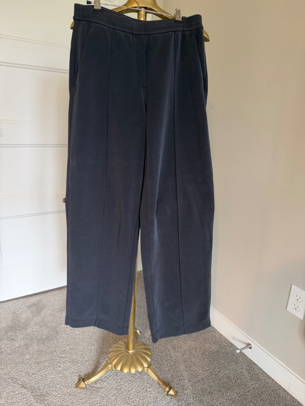 Lululemon Softstreme Pintuck‎ Mid-Rise Pant - MEDIUM - Picture 4 of 8